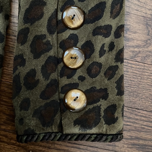Elegant Carlisle Animal Print Ladies Suede Jacket - Picture 4 of 4